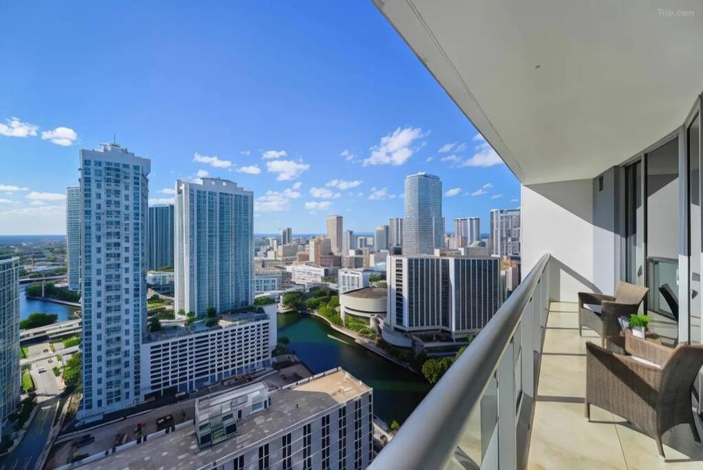 W Hotel Luxury High Rise Miami Exterior photo